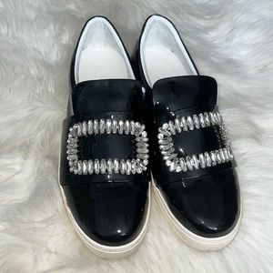 Roger vivier style of that line